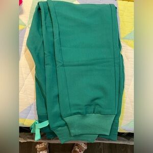 FIGS Hunter Green Zamora medium petite